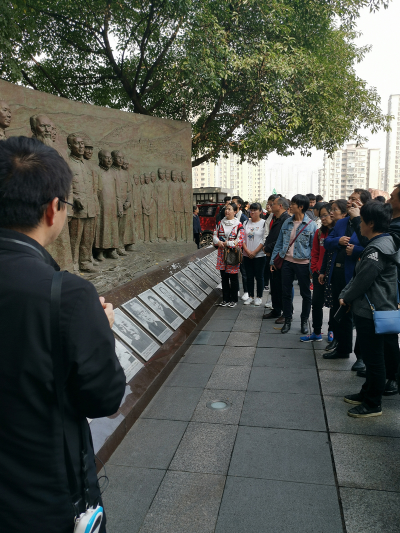 1573616624405774.jpg 10、讲解员.jpg